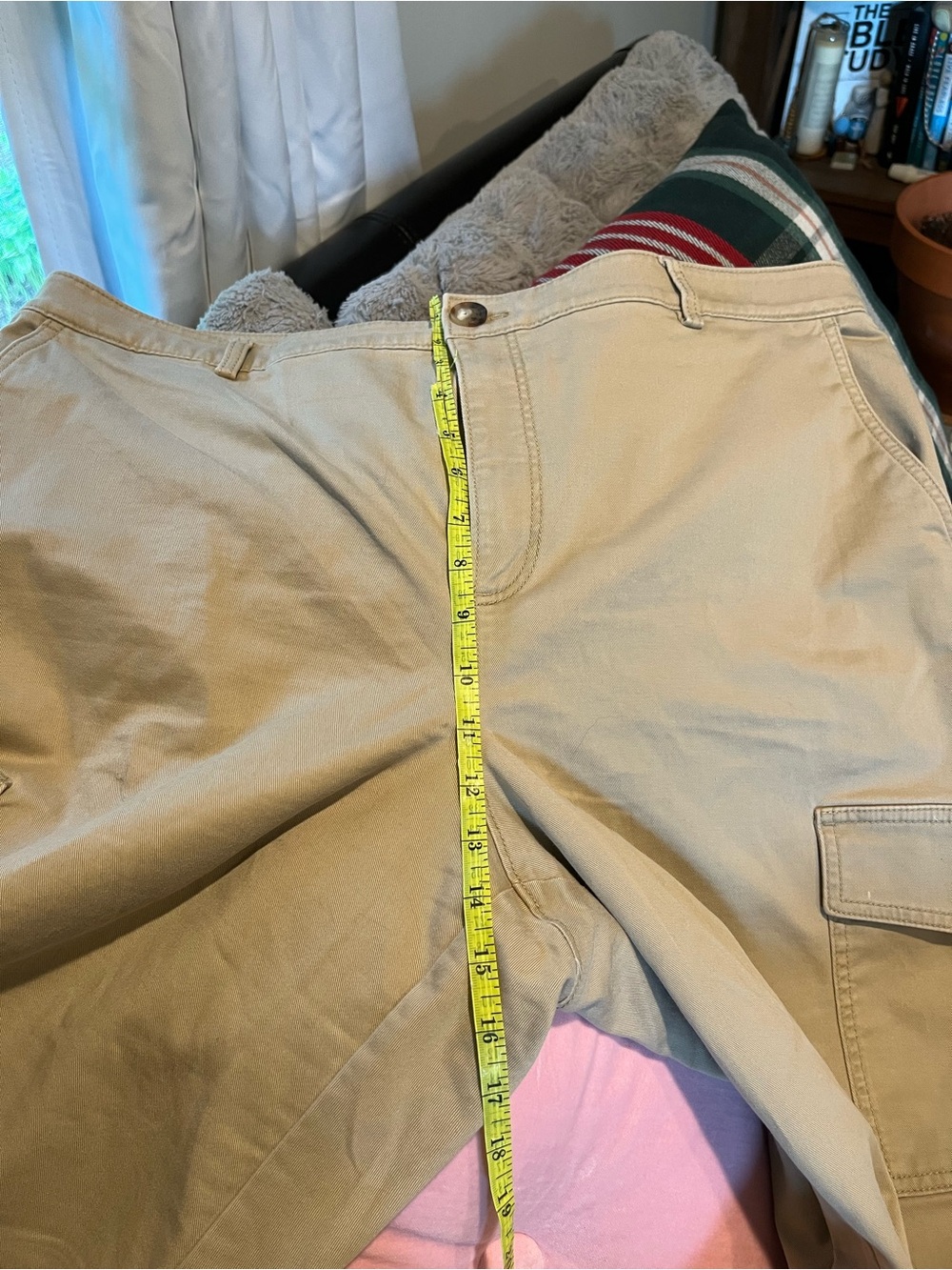 Women’s Loft Cargo Pants in Khaki - Picture 4 of 9